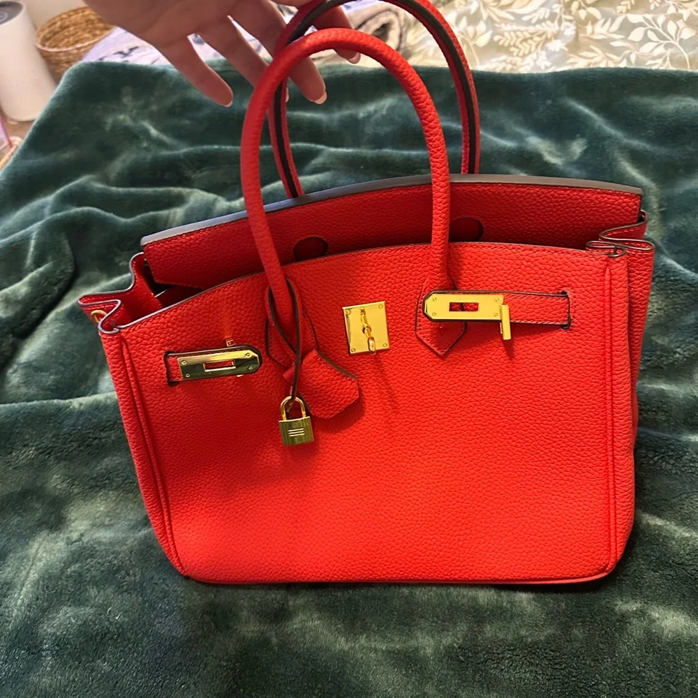 Elegant Red Leather Handbag - Picture 3 of 5
